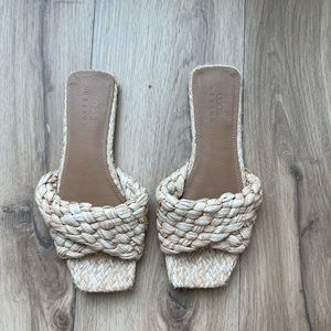 Raffia sandal